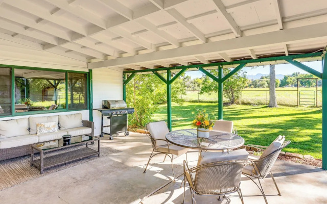 Patio & Mountain Views: Farmhouse in Mancos!
