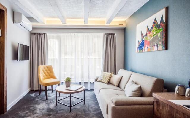 Nomad Luxury Suites