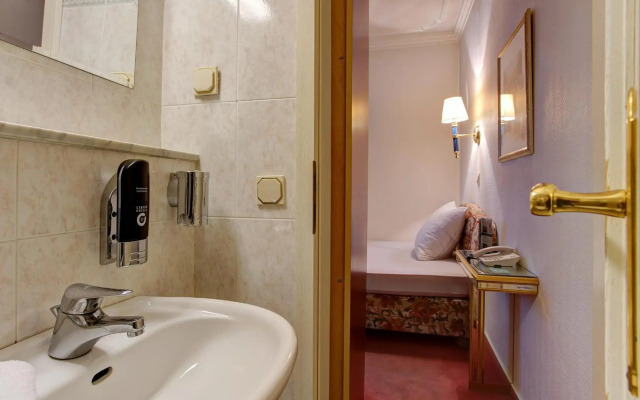 Centro Hotel Arde Koln, Trademark Collection by Wyndham