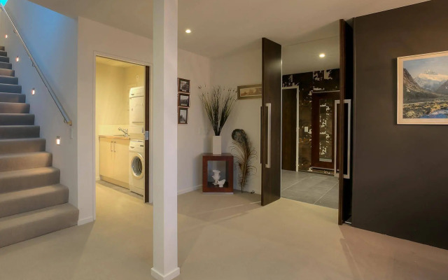 Shotover Penthouse & Spa by Staysouth