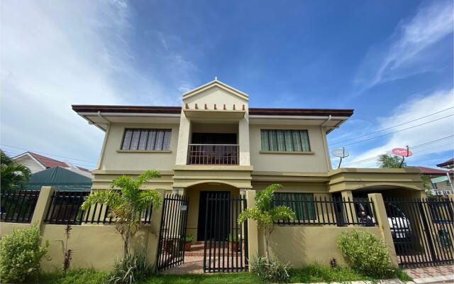 OYO 693 Titan Residence Mactan