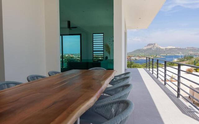 Villa White Sand - Charming villa with breathtaking view over the Spanish Water and indoor Game Room