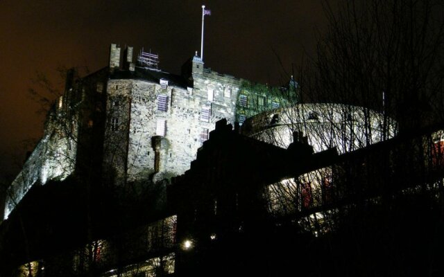 Castle Wynd Old Town