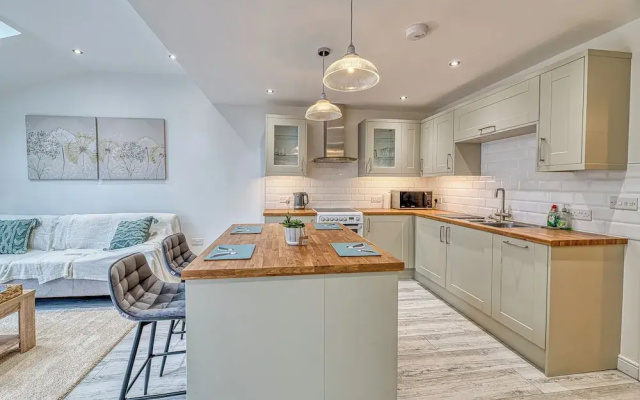 One Bed in Guilden Sutton by Guestz