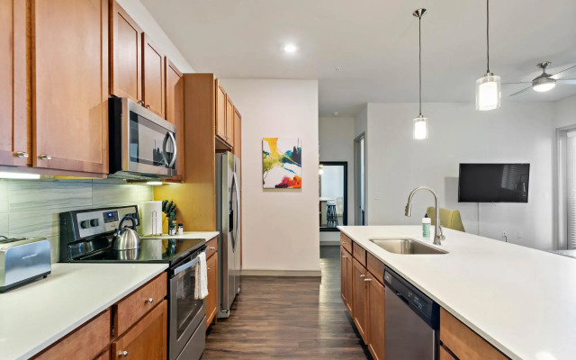 Modern 2BR Apartment Downtown Location