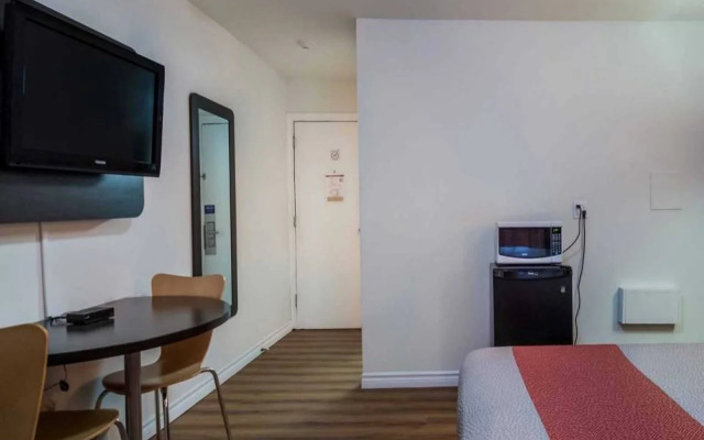 Motel 6 Sudbury, ON