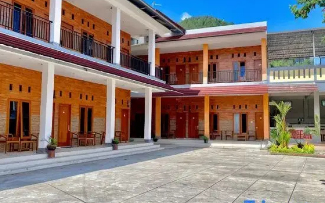 Artica Hotel & Homestay