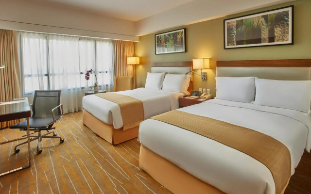 Holiday Inn & Suites Makati by IHG