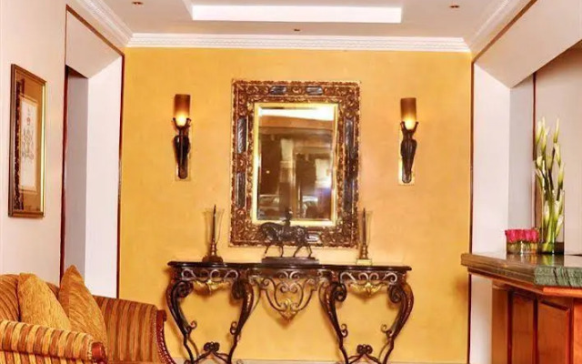 La Colina Suites