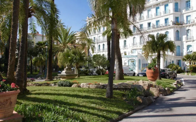 L'Orient Palace 2 Apartment