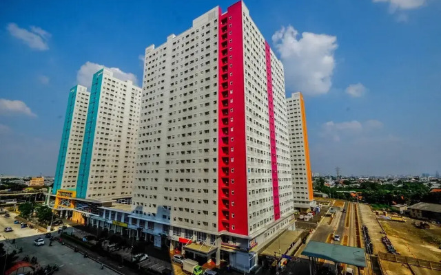 Compact and Cozy Studio Apartment Green Pramuka City