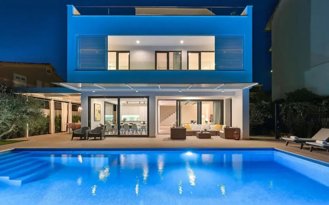 Modern Villa With Private Pool and Terrace