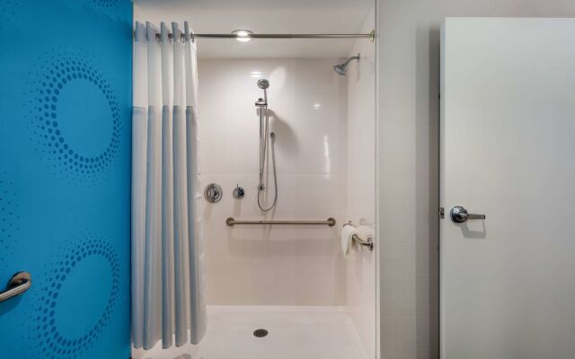 Tru by Hilton Radford, VA