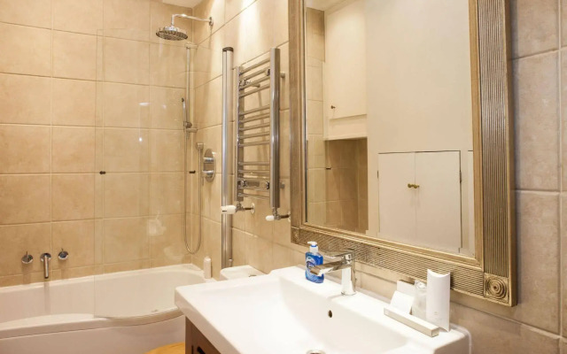 Piccadilly Circus Apartments