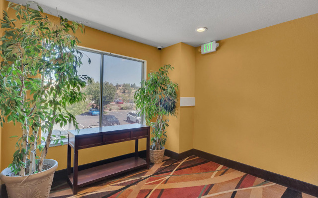 Quality Inn near Six Flags Discovery Kingdom - Napa Valley