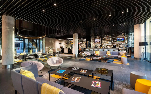 Ola Santiago Providencia, Tapestry Collection by Hilton