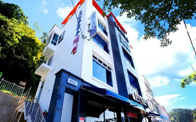 Tongyeong Cobalt Blue Pension