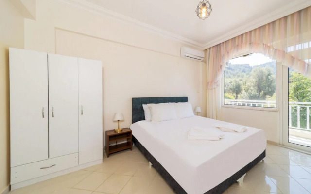 Superb Flat With Nature View and Balcony in Alanya