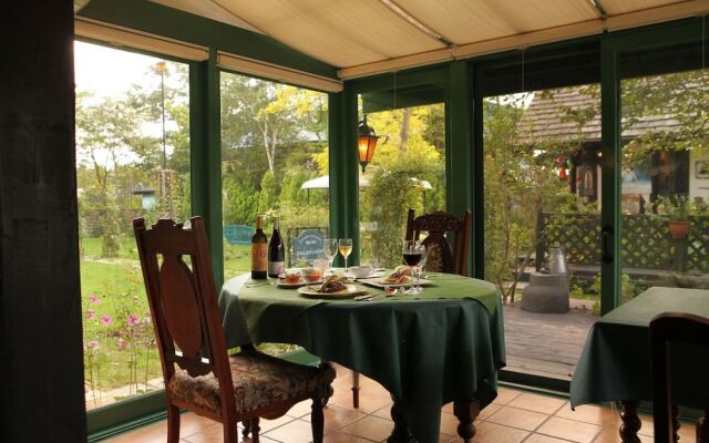 Petit Hotel & Restaurant Old Age