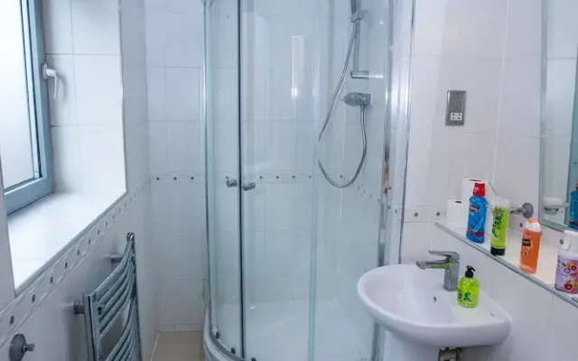 Remarkable 2-bed Apartment With Sea View