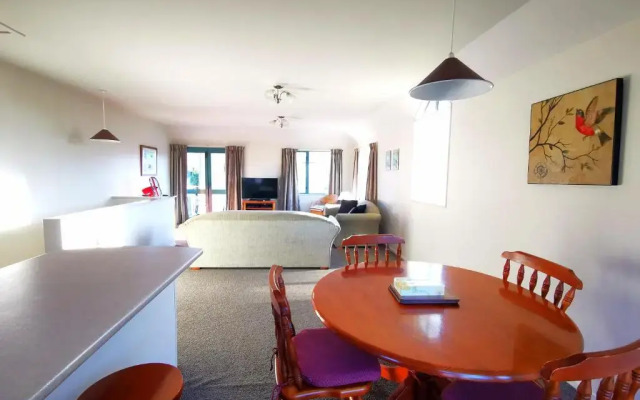 Les Troupes Apartments