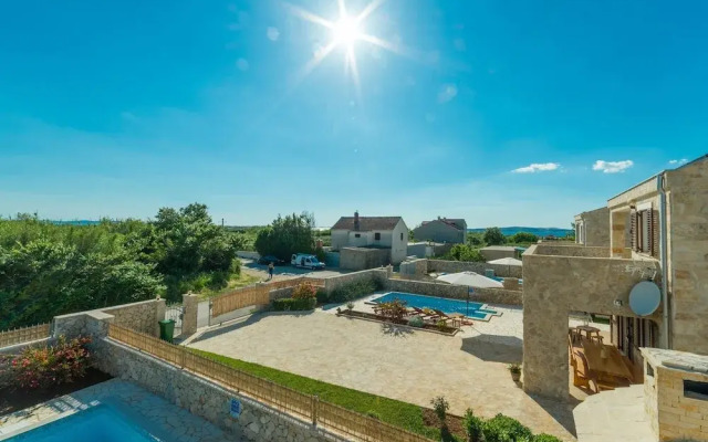 Beautiful Villa in Privlaka With Heated Swimming Pool