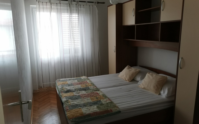 Apartment Ivo - with nice garden: A1 Pag, Island Pag