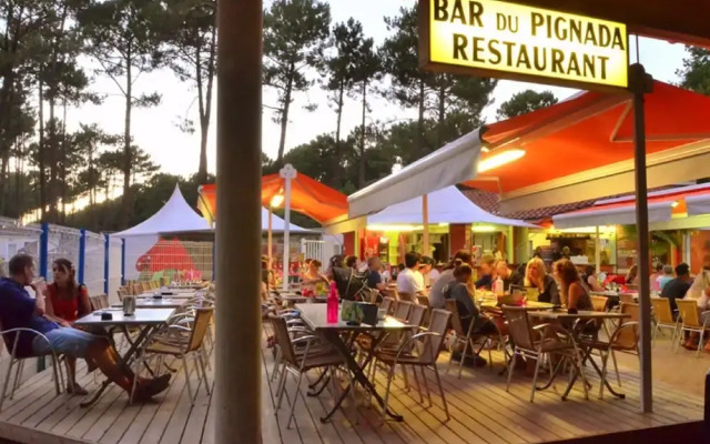 Cozy Mobile Home With Covered Terrace Close to the Beach