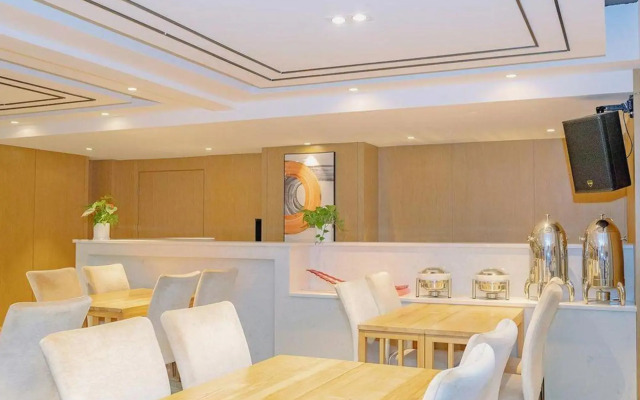 Carrison Yuehe Hotel