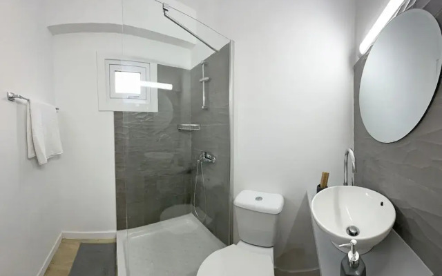 Palmbeach Larnaka Finikoudes - 1min to Beach