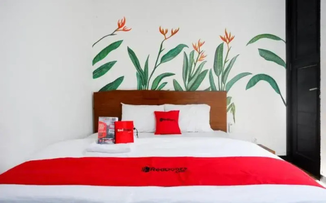 RedDoorz @ Jalan Raya Semat Canggu