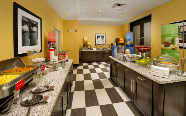Hampton Inn & Suites Buffalo Airport