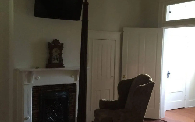 Collina Plantation Inn
