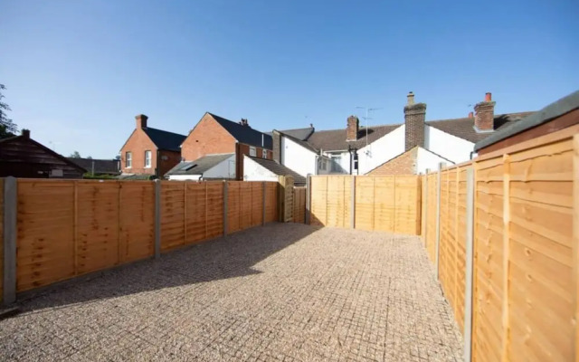 Immaculate 5-bed House in the City Centre Ashford