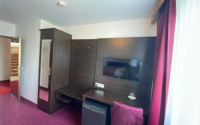 Montree Hotel