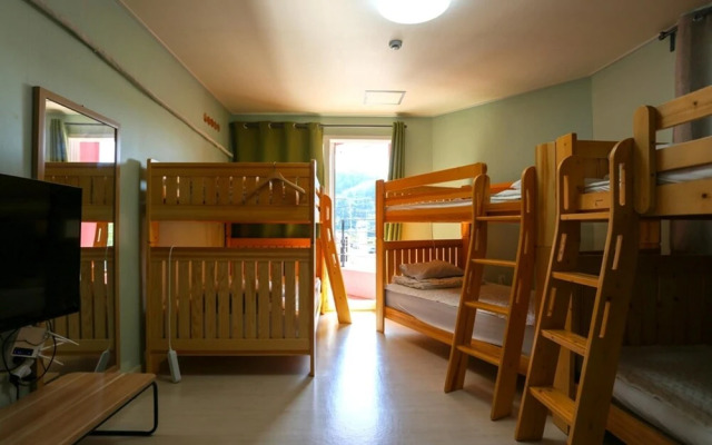 Yangyang Yoloha Surfhouse