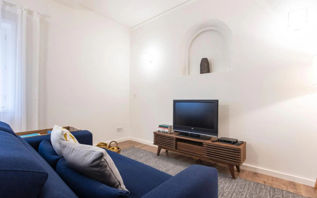 Tasteful 2BR Flat in Art District by LovelyStay