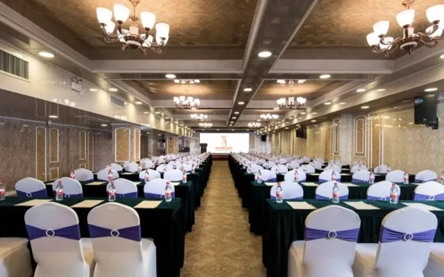 Vienna International Hotel (Haikou Old Town High-speed Railway Station)