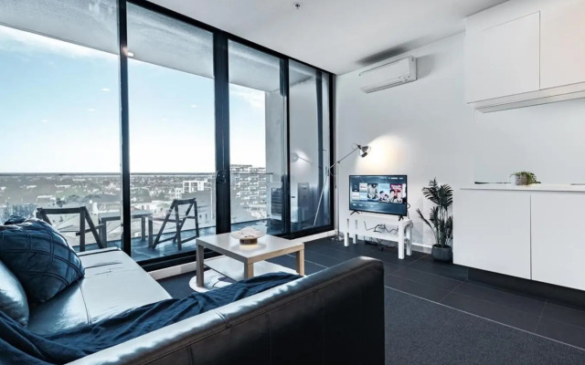 St Kilda 2BR2BA +Balcony +view+workstation+ car