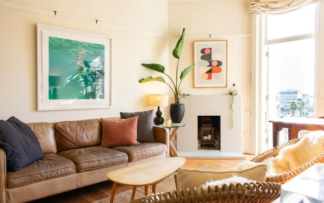 1930s Character 1 Bedroom Apartment With Sky Tower Views