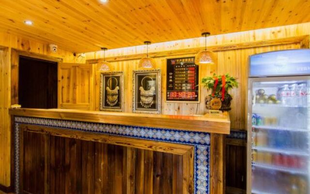 Xijiang Qianhu Miao Village Mountain Stream Small Building Chinese Inn (No. 1 Fengyu Bridge)