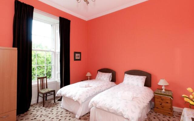 363 Spacious 3 bedroom 18th century property in the city centre