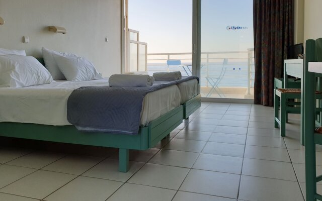 Ostria beachfront studio with seaview