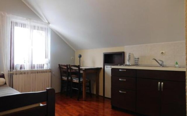Apartments and Rooms Štefanac