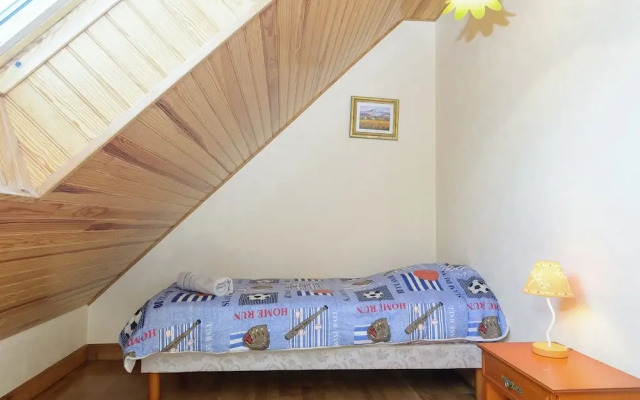 Spacious Villa in Concarneau with Swimming Pool