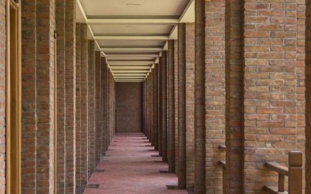 Famous Hotel Bagan 2