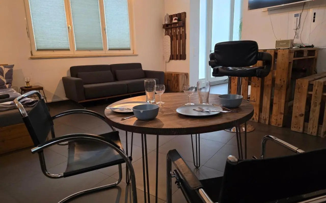 Luftiges Upcycling Studio im EG - Zentral