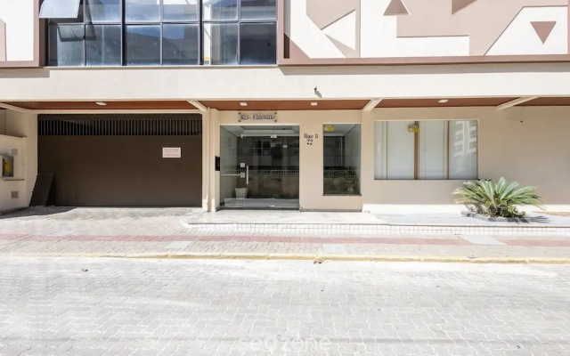 Apt w/ Balcony - Seafront in Meia Praia Ceo0104