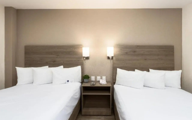 Hotel Mesaluna Short & Long Stay