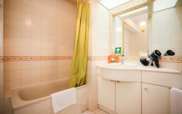 Sea View Apartment by Rent4all